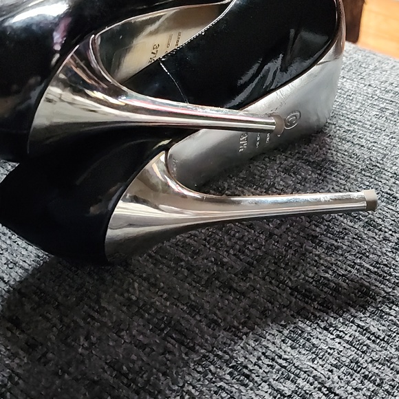 McQ Alexander Mcqueen Heart peep toe platform heels. Black with silver heel - Picture 10 of 16
